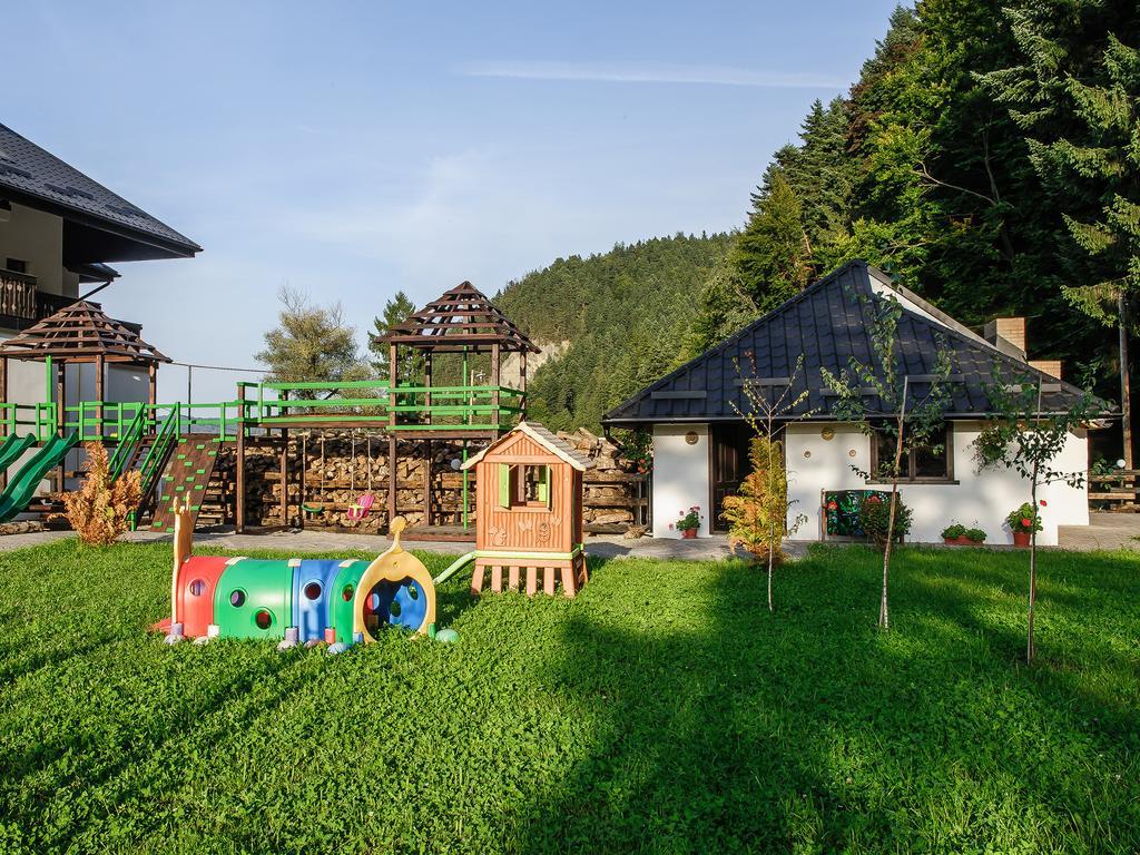 La Conac In Bucovina Hotell Gura Humorului Exteriör bild