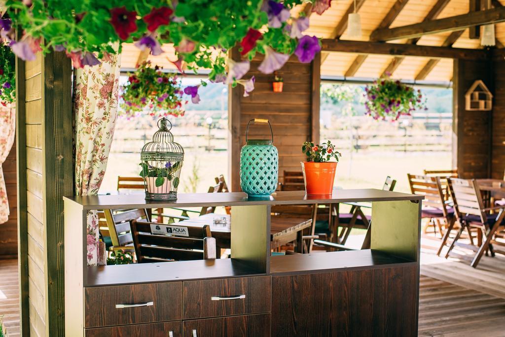 La Conac In Bucovina Hotell Gura Humorului Exteriör bild