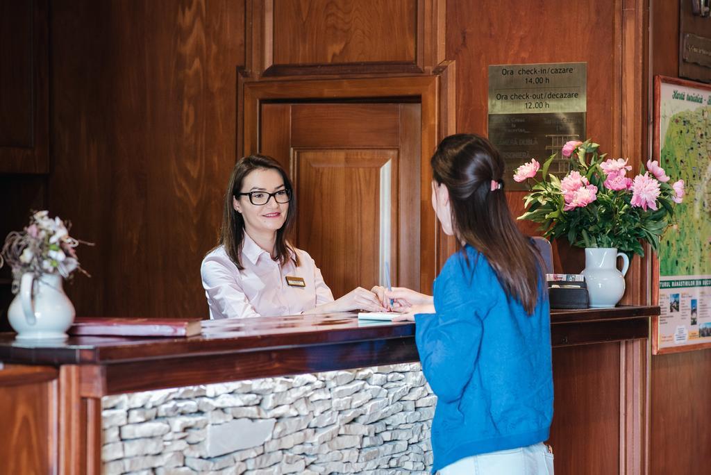 La Conac In Bucovina Hotell Gura Humorului Exteriör bild