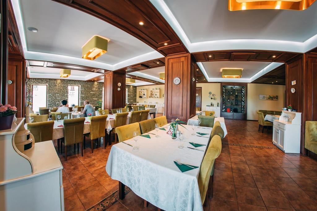 La Conac In Bucovina Hotell Gura Humorului Exteriör bild