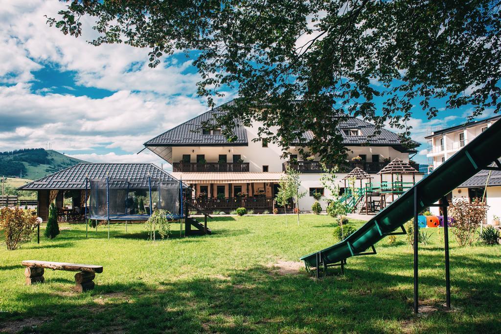 La Conac In Bucovina Hotell Gura Humorului Exteriör bild