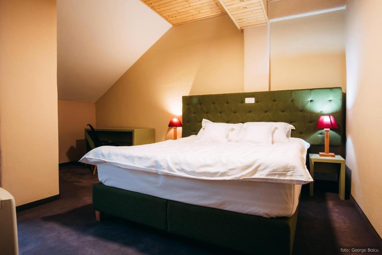 La Conac In Bucovina Hotell Gura Humorului Exteriör bild